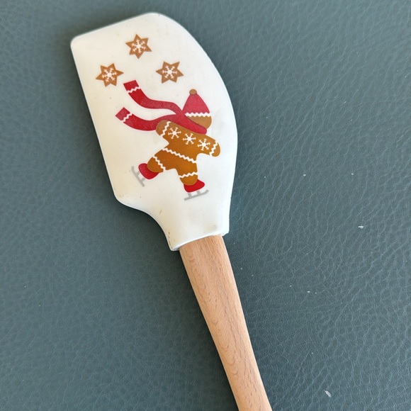 Skating Gingerbread Cookie Spatula - Picture 3 of 3